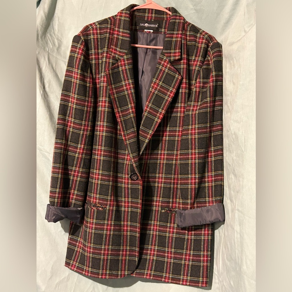 Women’s blazer size was cut off fits like L-XL